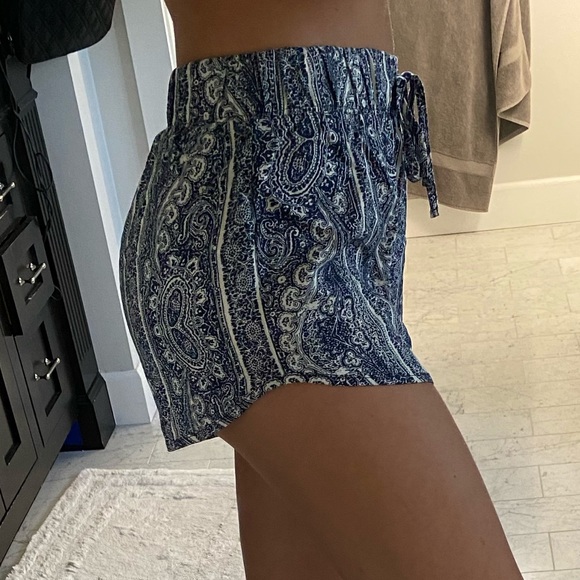 Flowy Shorts - Picture 4 of 6